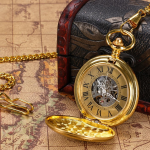 Reloj de bolsillo automático dorado con números romanos