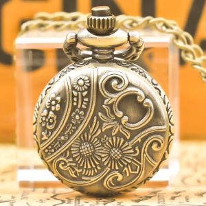 Reloj de bolsillo de bronce con cuarzo y tapa calada