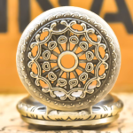 Reloj de bolsillo de bronce con cuarzo y tapa calada