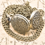 Reloj de bolsillo de bronce con cuarzo y tapa calada