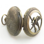 Reloj de bolsillo de cuarzo color bronce con ave calada