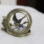 Reloj de bolsillo de cuarzo color bronce con ave calada