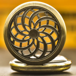Reloj de bolsillo de cuarzo en tono bronce calado