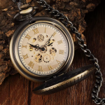 Reloj de bolsillo mecánico, acabado bronce y cifras romanas