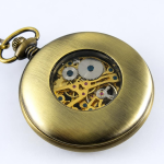 Reloj de bolsillo mecánico con ciervo