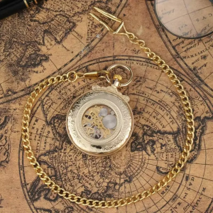 Reloj de bolsillo mecánico con esfera abierta en dorado