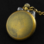 Reloj de bolsillo mecánico de cobre con números romanos