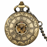 Reloj de bolsillo mecánico dorado con números romanos