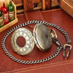Reloj de bolsillo mecánico dorado con números romanos