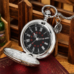 Reloj de bolsillo plateado de cuarzo con números romanos