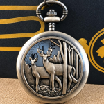 Reloj de bolsillo quartz con ciervos en aleación — Una unidad