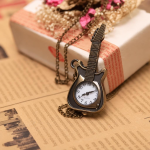Reloj de bolsillo quartz con forma de guitarra eléctrica