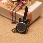 Reloj de bolsillo quartz con forma de guitarra eléctrica