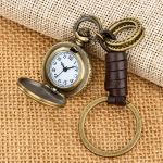 Reloj de bolsillo quartz con locomotora en relieve