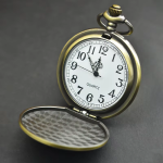 Reloj de bolsillo quartz con mariposa calada