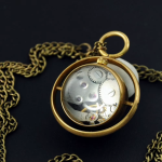 Reloj de bolsillo steampunk con cristal esférico
