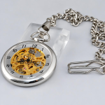 Reloj de bolsillo steampunk con esfera abierta