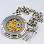 Reloj de bolsillo steampunk con esfera abierta