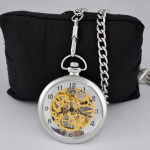 Reloj de bolsillo steampunk con esfera abierta