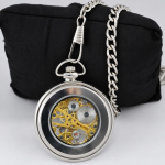 Reloj de bolsillo steampunk con esfera abierta