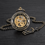 Reloj de bolsillo steampunk con esfera calada