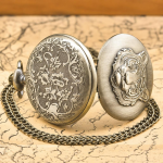 Reloj de bolsillo steampunk con tigre en relieve