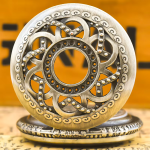 Reloj de bolsillo steampunk de bronce con esfera calada
