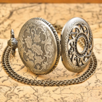 Reloj de bolsillo steampunk de bronce con esfera calada