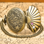 Reloj de bolsillo steampunk de bronce con tapa de concha