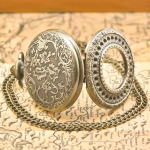 Reloj de bolsillo steampunk de latón con tapa abatible