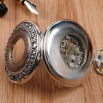 Reloj de bolsillo vintage mecánico con esfera esqueleto
