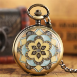 Reloj mecánico de bolsillo con esfera abierta y flores