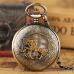 Reloj mecánico de bolsillo con esfera abierta y flores